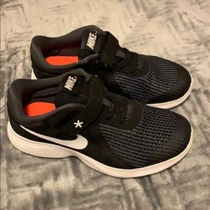Last Chance Nike Black Flyease Size Y3.5W / 6W